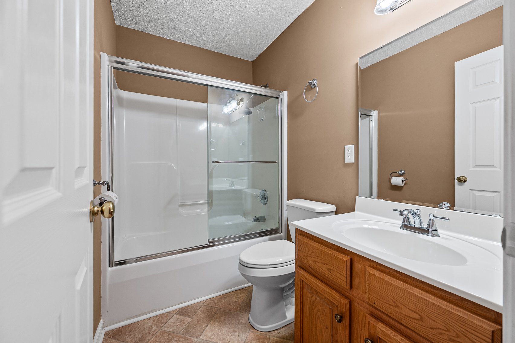 Image for 26-002_Real Estate Auction: 7 Brook Laurel Lane