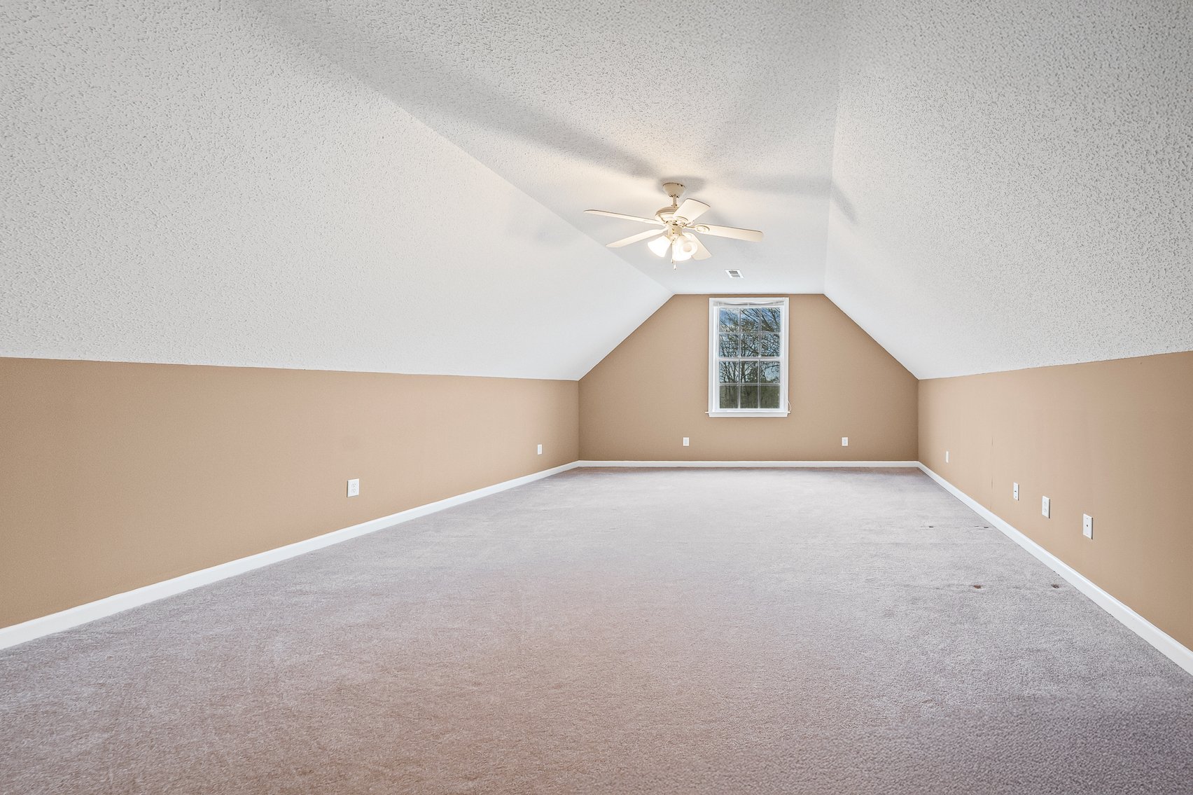 Image for 26-002_Real Estate Auction: 7 Brook Laurel Lane