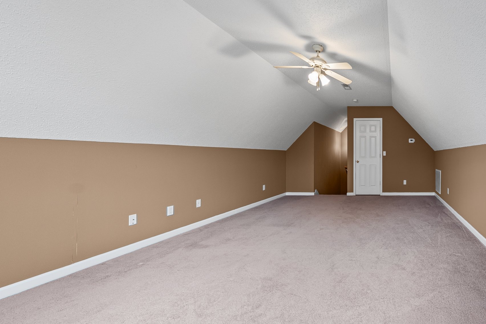 Image for 26-002_Real Estate Auction: 7 Brook Laurel Lane