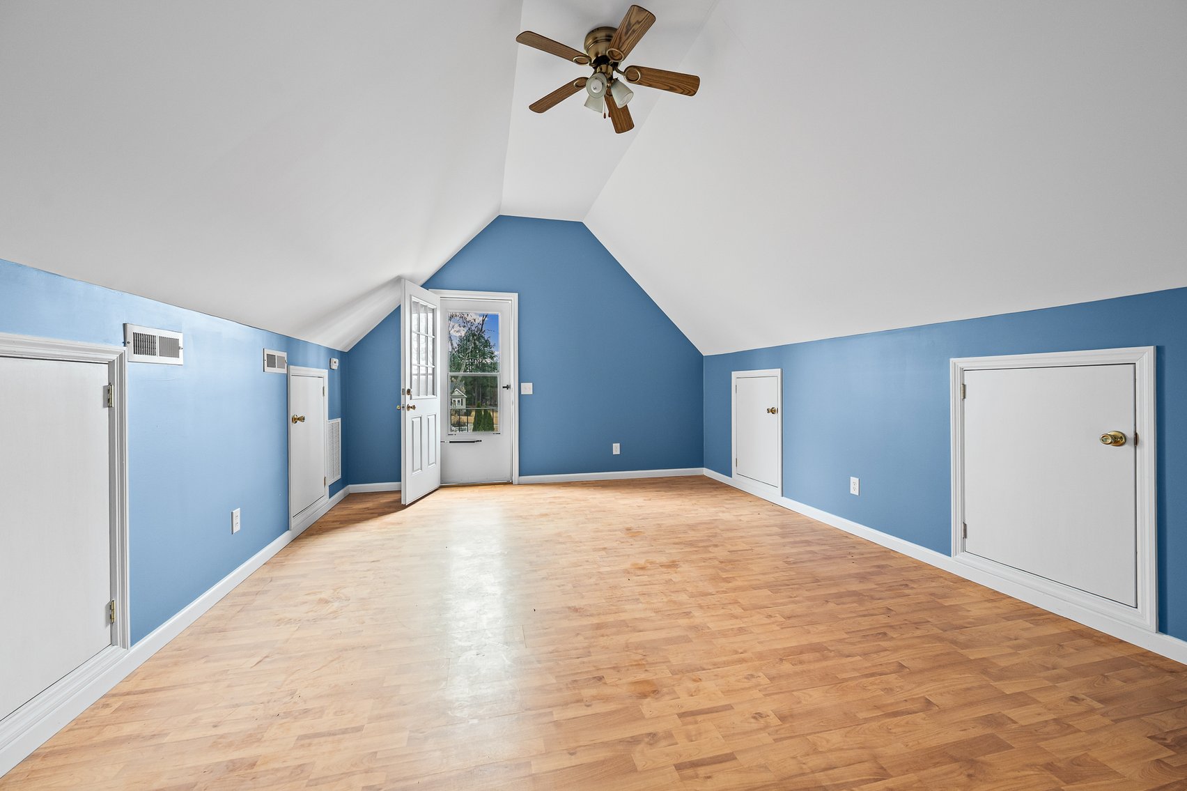 Image for 26-002_Real Estate Auction: 7 Brook Laurel Lane