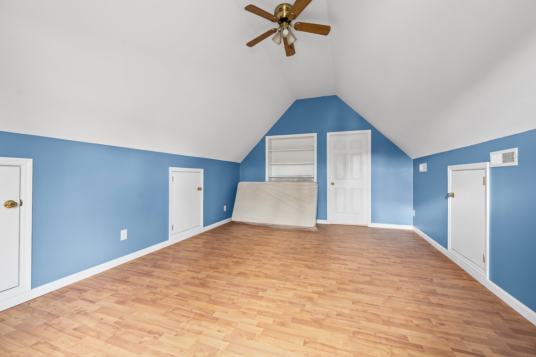 Image for 26-002_Real Estate Auction: 7 Brook Laurel Lane