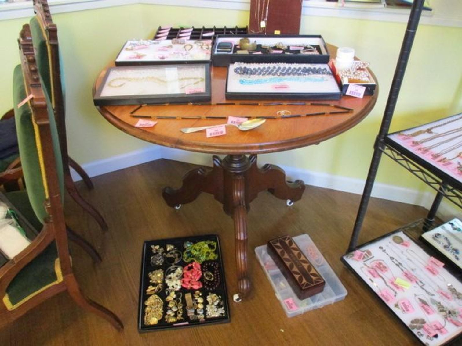 Image for Carol Zachary Estate: Furniture, Household, Gold Jewelry and Lawn & Garden