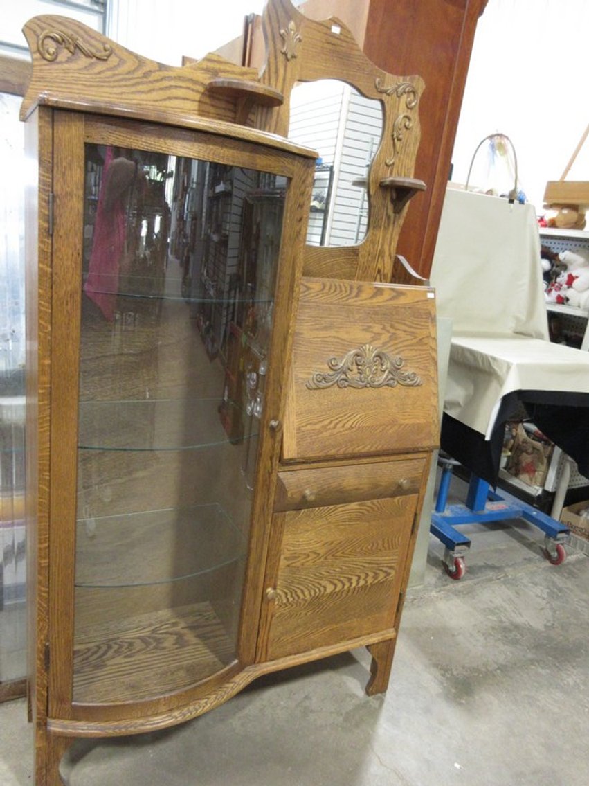 Image for Showcase, Furniture, Outdoor and  Autographed Collectibles (red tag)