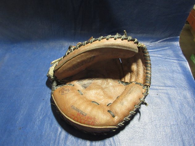 Image for Mizuno GXC104 boys baseball catcher glove