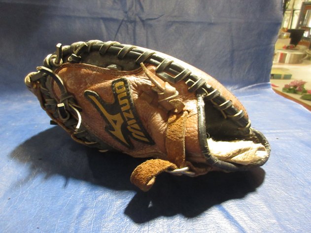 Image for Mizuno GXC104 boys baseball catcher glove