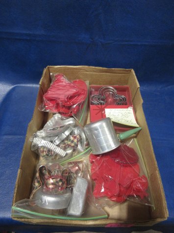 Image for Box of vintage kitchen items