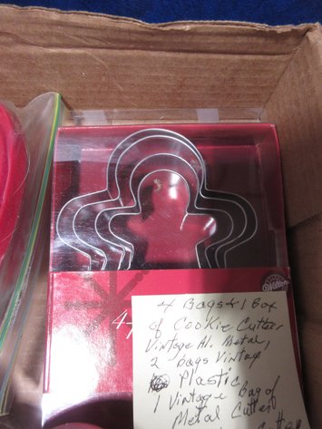 Image for Box of vintage kitchen items