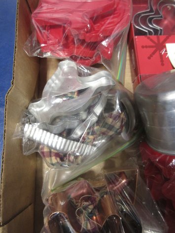 Image for Box of vintage kitchen items