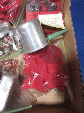 Image for Box of vintage kitchen items