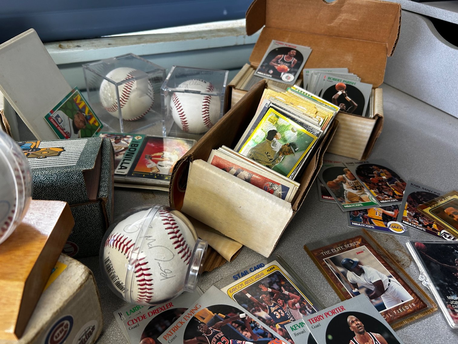 Image for Fenton-Uranium-Furniture-Home Goods Estate Auction