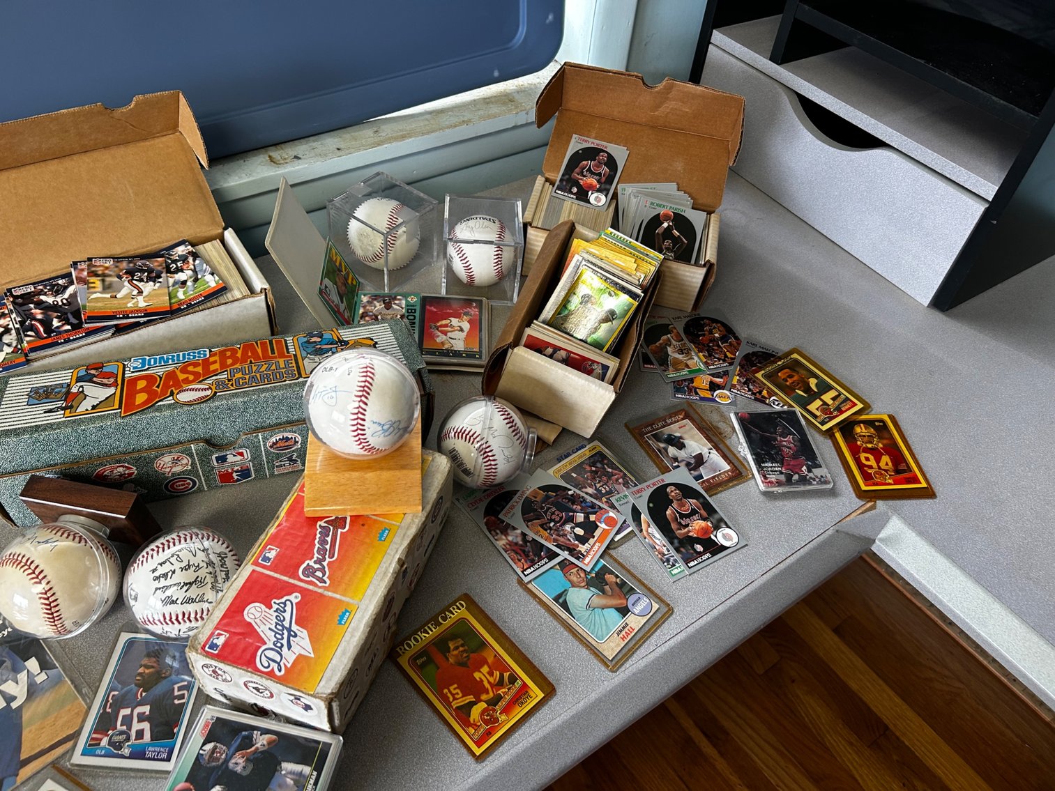 Image for Fenton-Uranium-Furniture-Home Goods Estate Auction