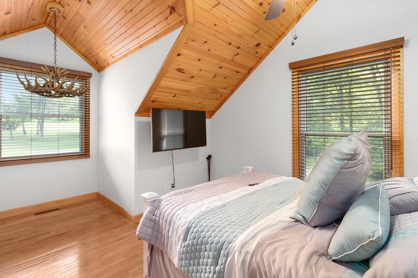 Image for SOLD $528,000 - Luxurious Cabin on 57 Acres in Upshur County