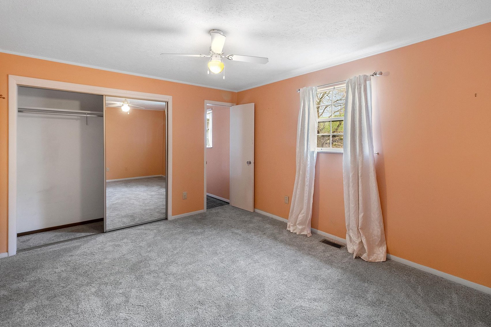 Image for Spacious, Move-in Ready 3 Bedroom in Fairmont