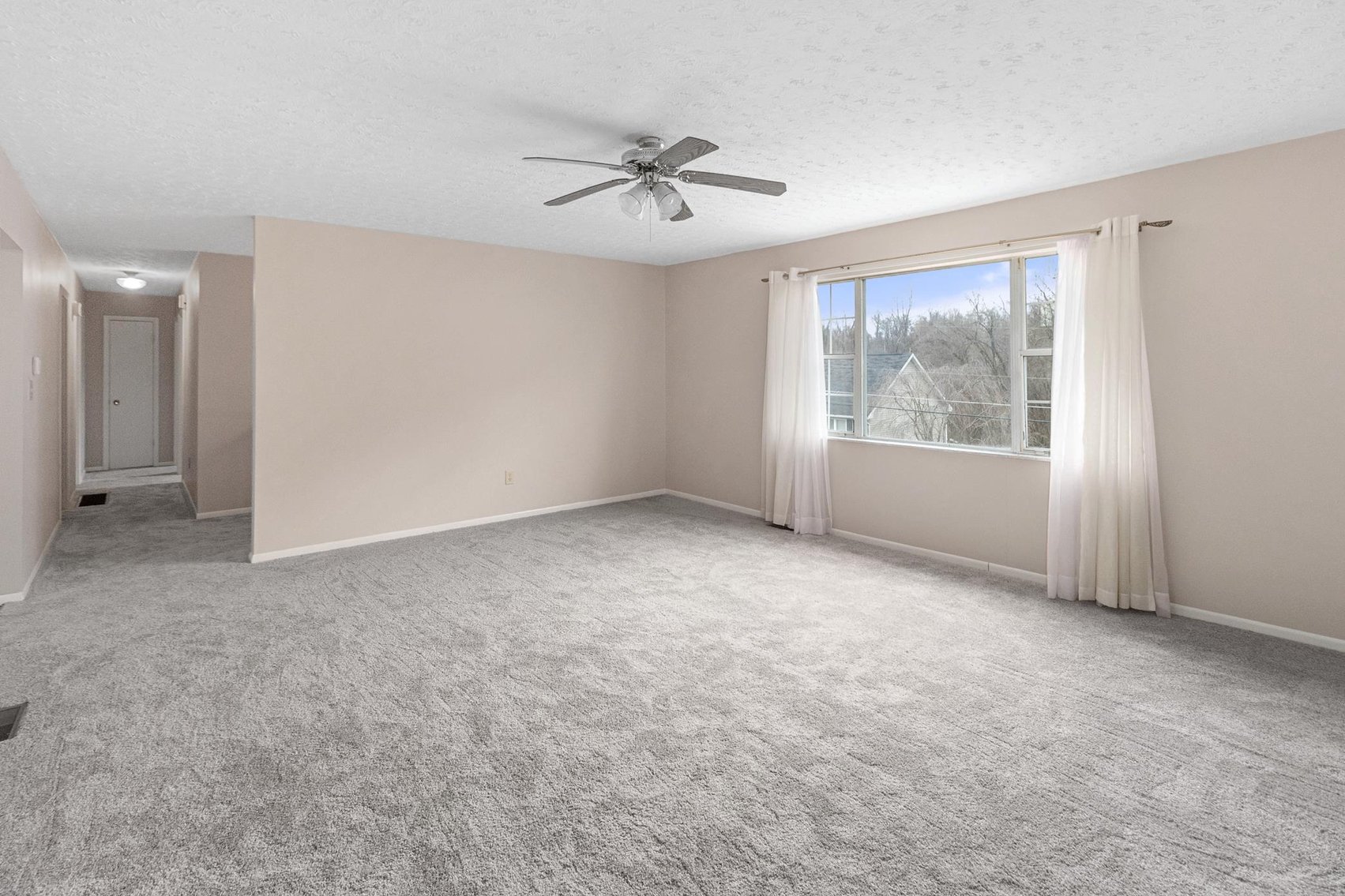 Image for Spacious, Move-in Ready 3 Bedroom in Fairmont