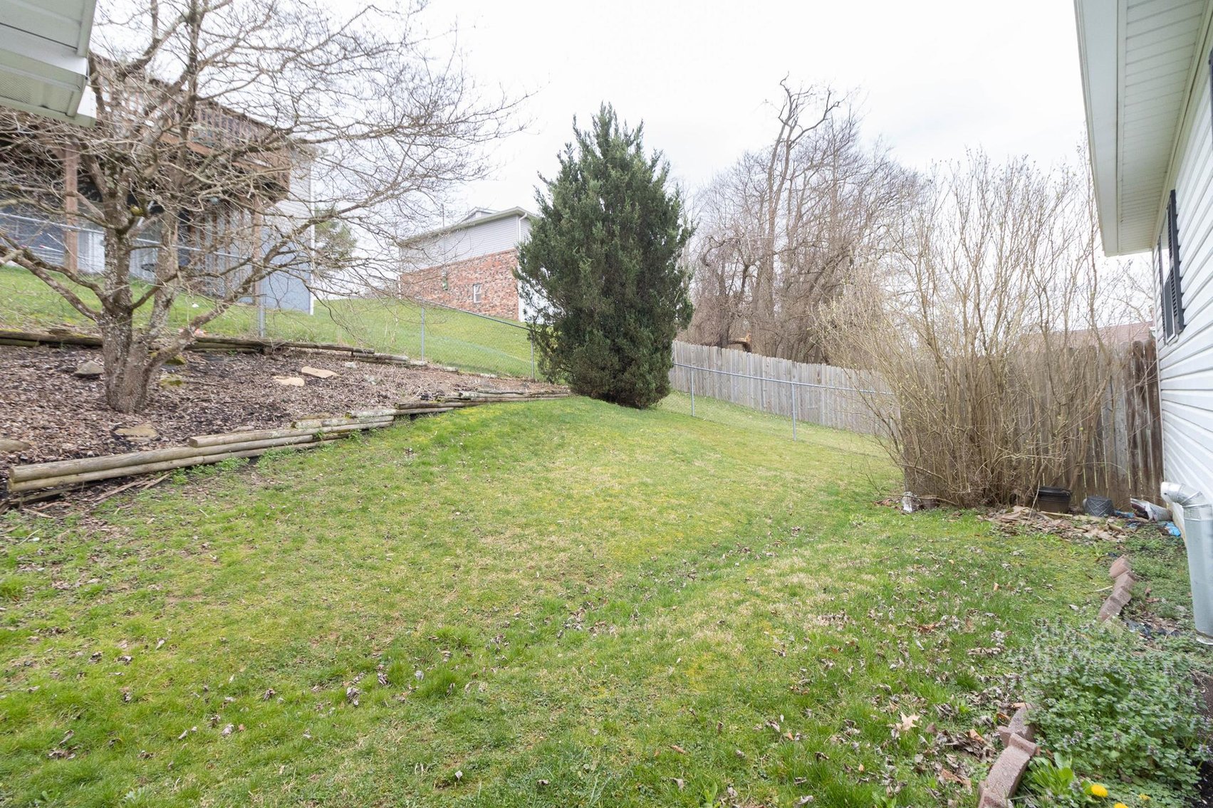 Image for Spacious, Move-in Ready 3 Bedroom in Fairmont