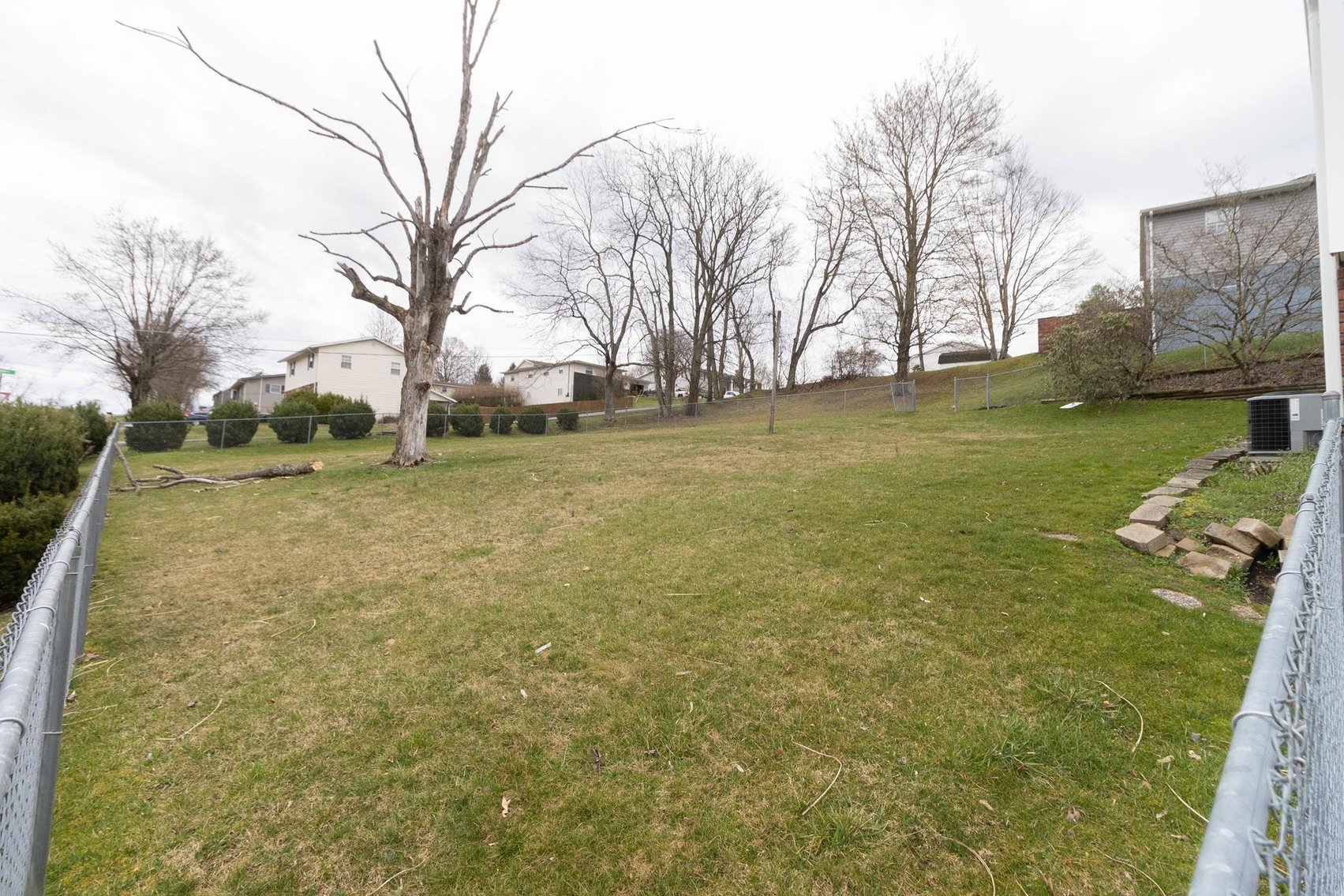 Image for Spacious, Move-in Ready 3 Bedroom in Fairmont