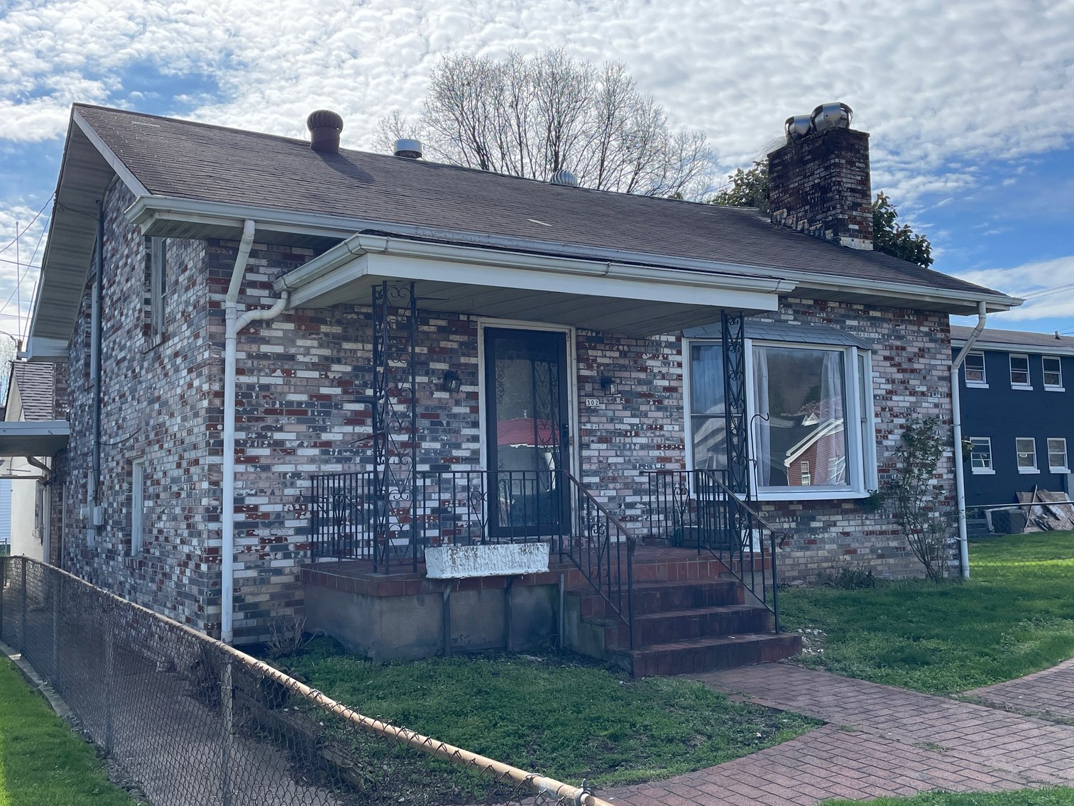 Image for SOLD $77,000 - Antique Brick 4 Bedroom Tri-Level Home