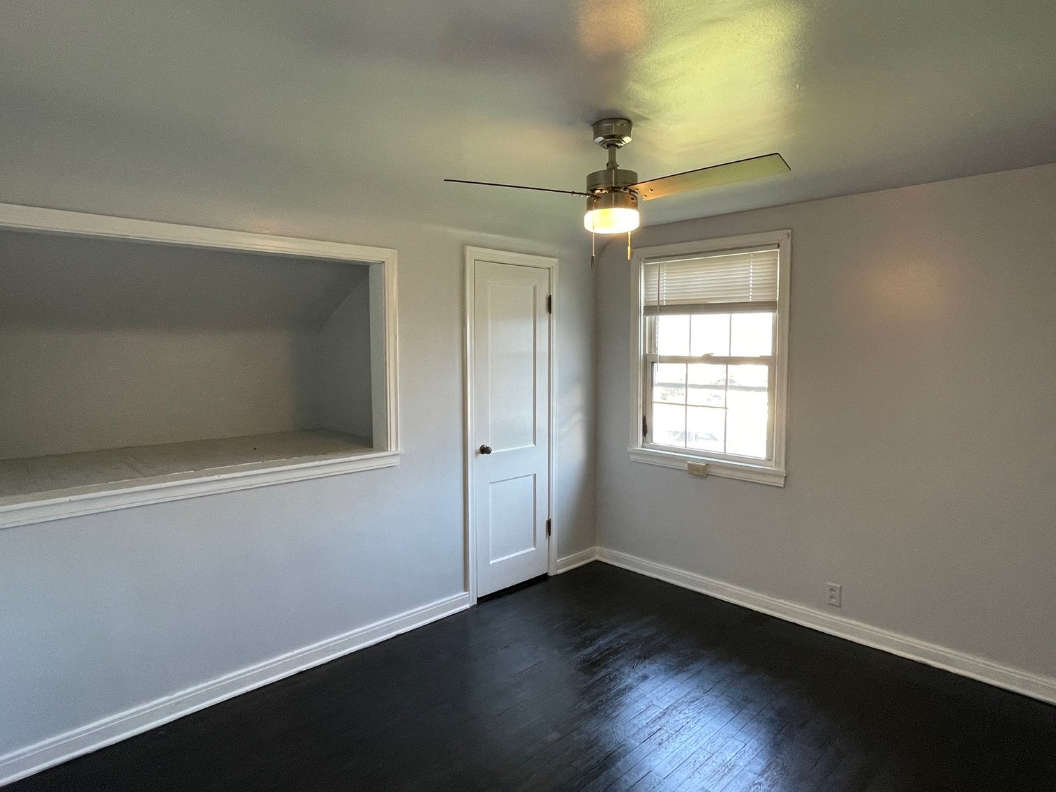 Image for SOLD $77,000 - Antique Brick 4 Bedroom Tri-Level Home