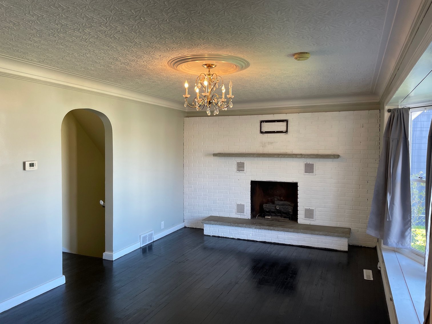 Image for SOLD $77,000 - Antique Brick 4 Bedroom Tri-Level Home