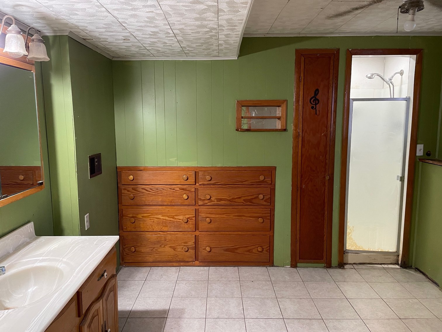 Image for SOLD $77,000 - Antique Brick 4 Bedroom Tri-Level Home