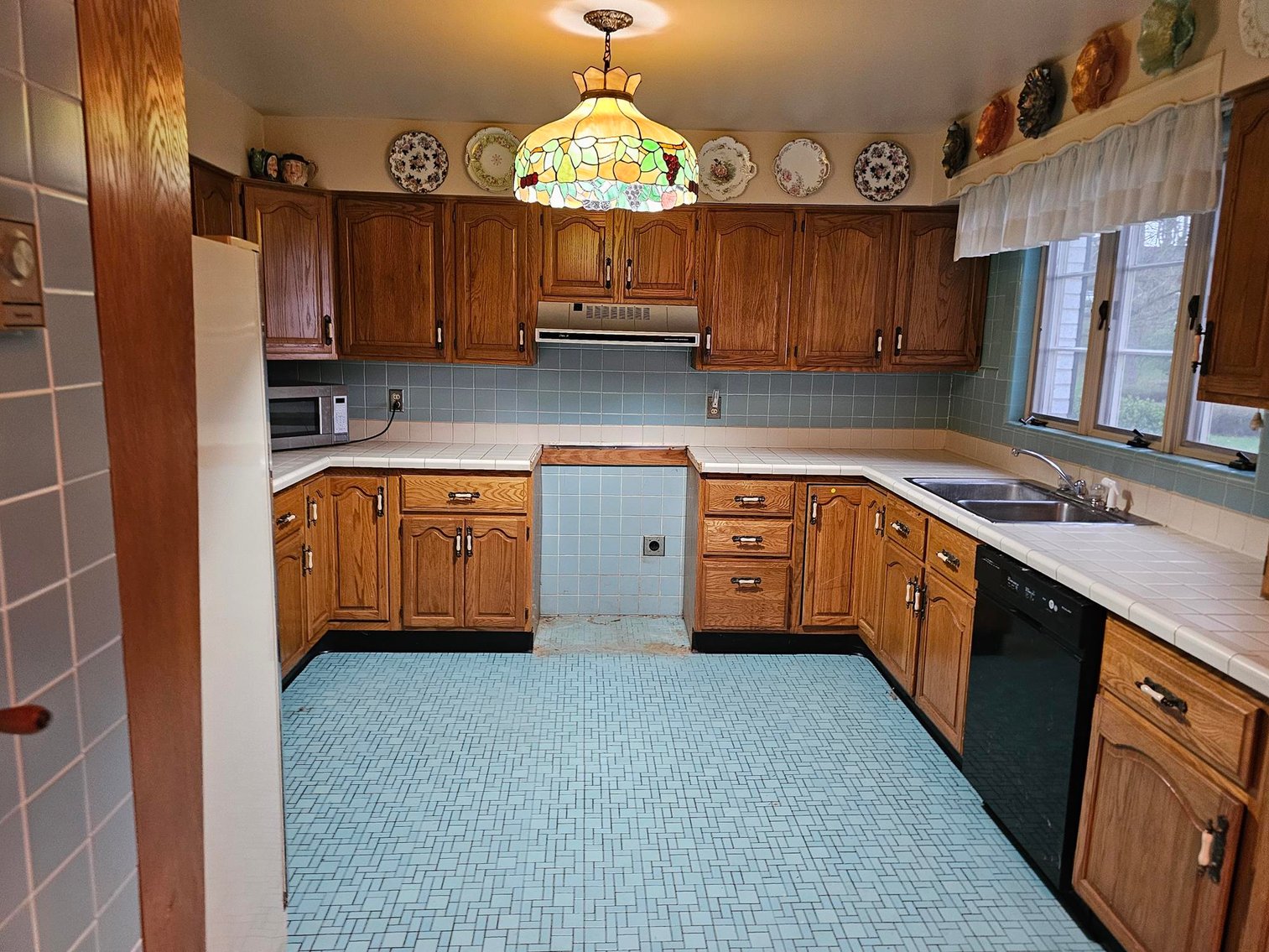 Image for SOLD $561,000 - Luxurious Colonial Estate on 5.9 Acres in Raleigh County