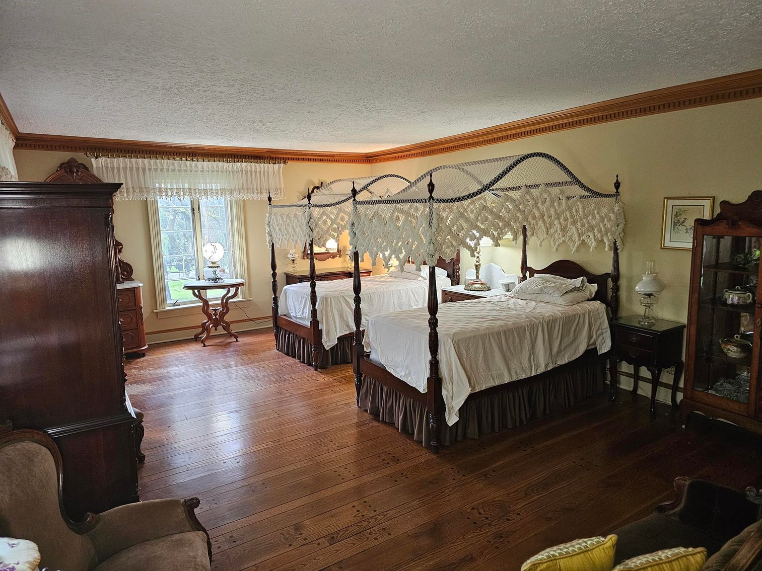 Image for SOLD $561,000 - Luxurious Colonial Estate on 5.9 Acres in Raleigh County