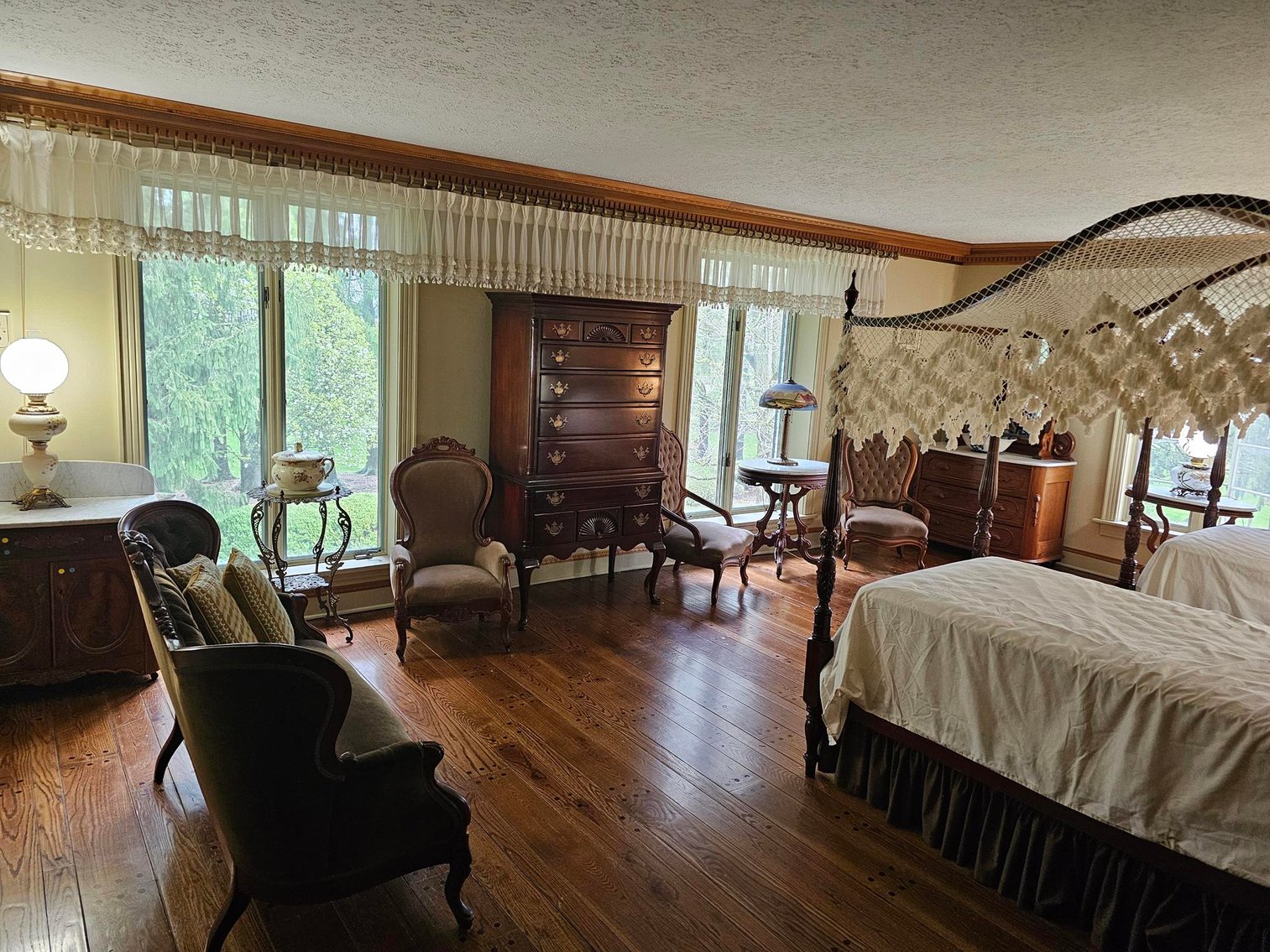 Image for SOLD $561,000 - Luxurious Colonial Estate on 5.9 Acres in Raleigh County