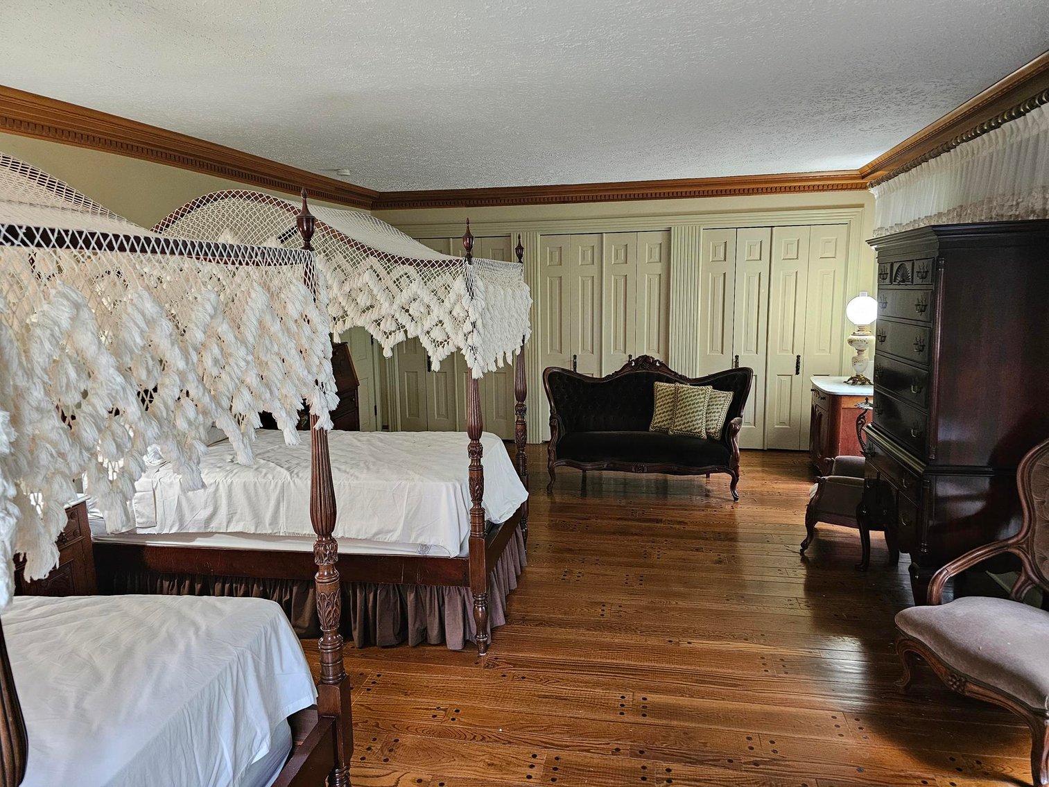 Image for SOLD $561,000 - Luxurious Colonial Estate on 5.9 Acres in Raleigh County