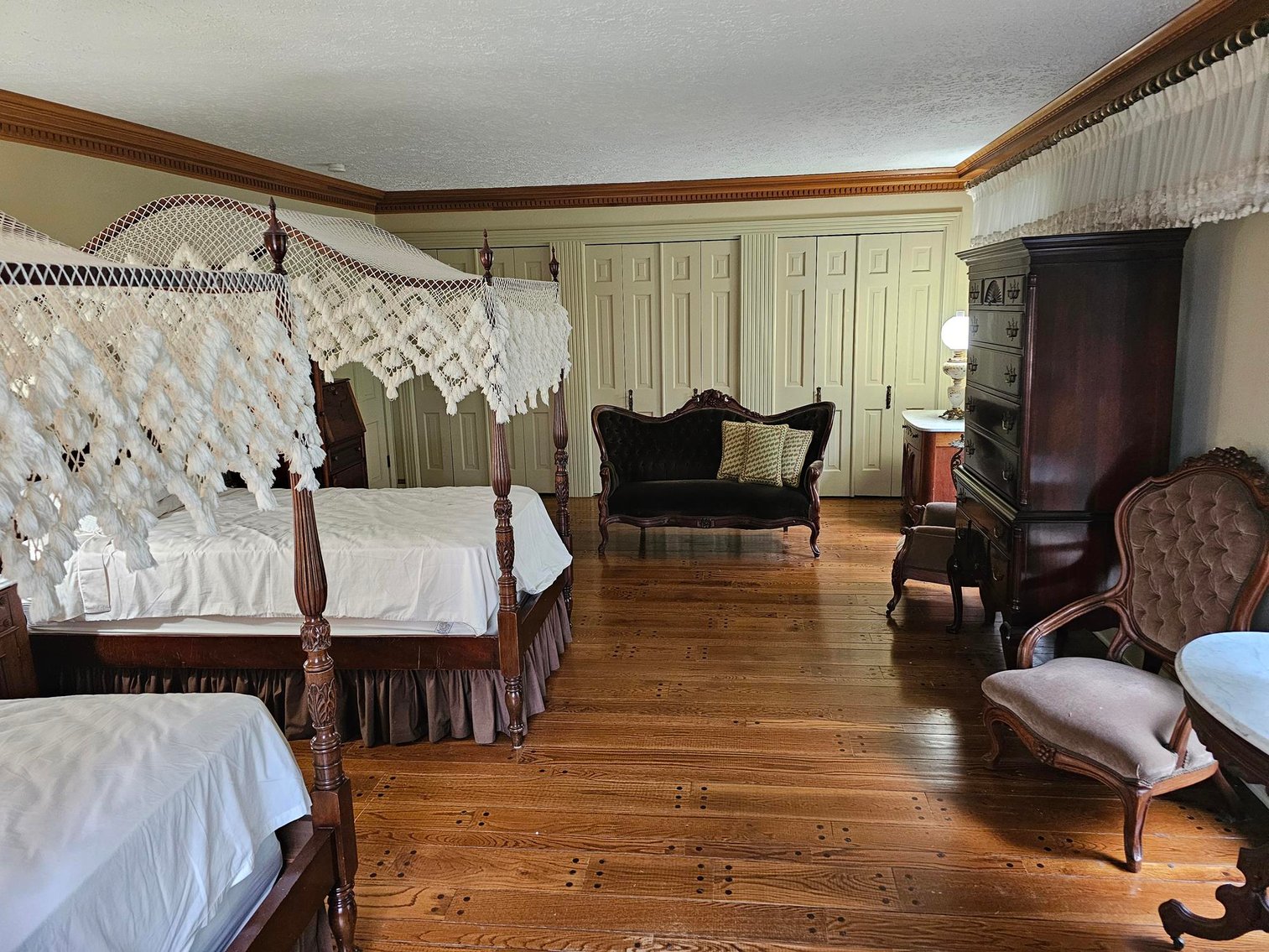 Image for SOLD $561,000 - Luxurious Colonial Estate on 5.9 Acres in Raleigh County