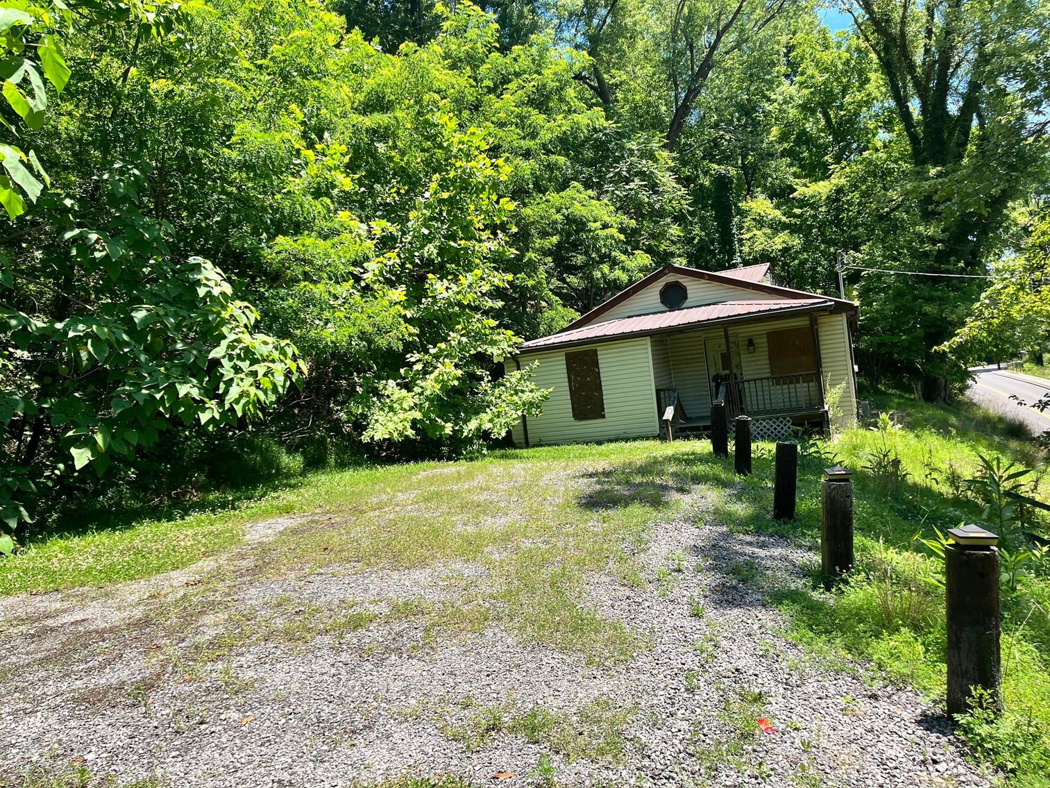 Image for SOLD $33,550 - 3 Bedroom Project Home with Apartment on 1.5 Acres in Ashland