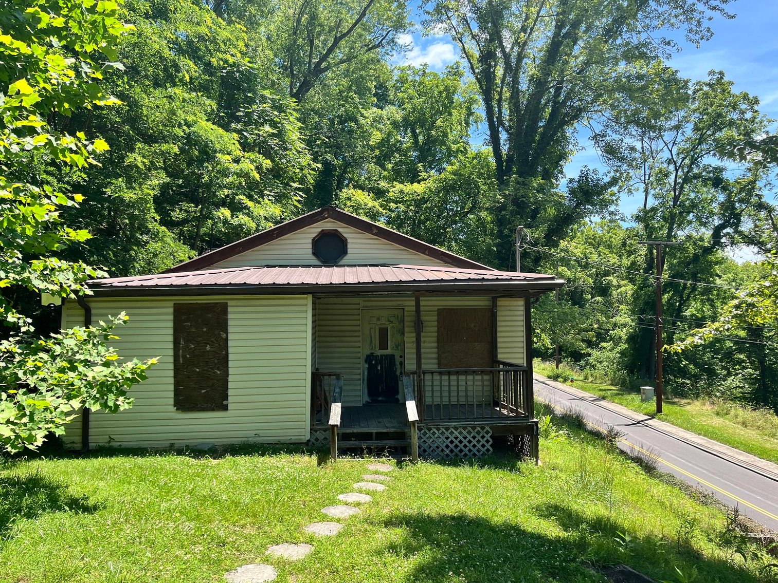 Image for SOLD $33,550 - 3 Bedroom Project Home with Apartment on 1.5 Acres in Ashland