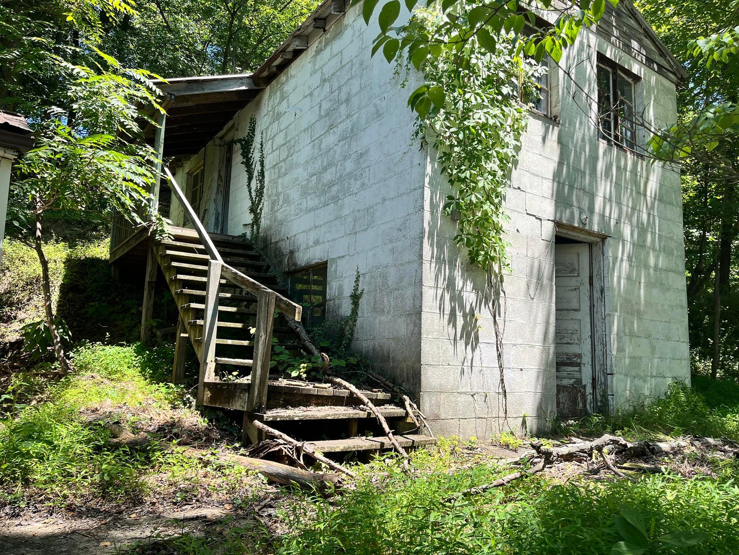 Image for SOLD $33,550 - 3 Bedroom Project Home with Apartment on 1.5 Acres in Ashland