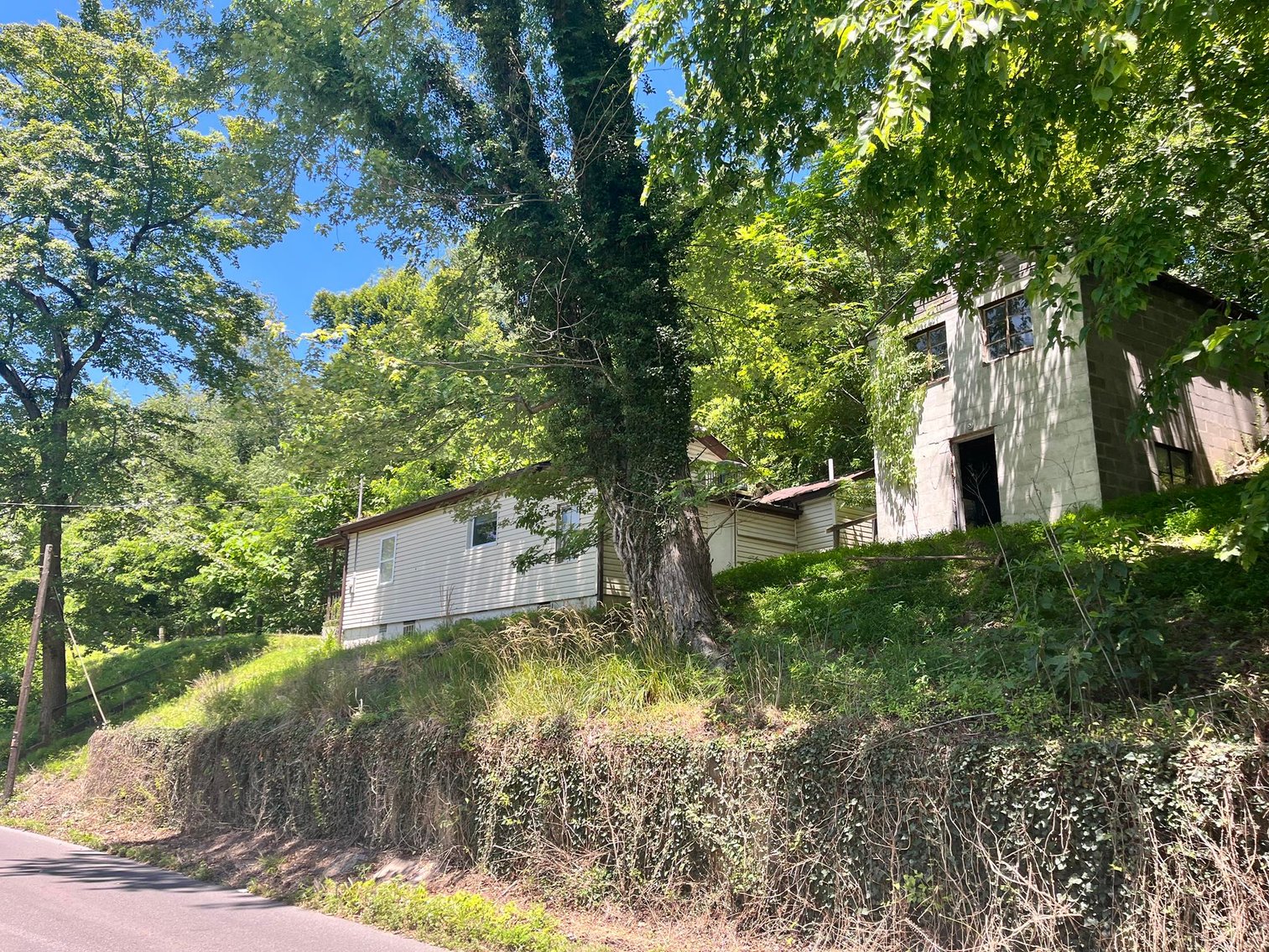 Image for SOLD $33,550 - 3 Bedroom Project Home with Apartment on 1.5 Acres in Ashland