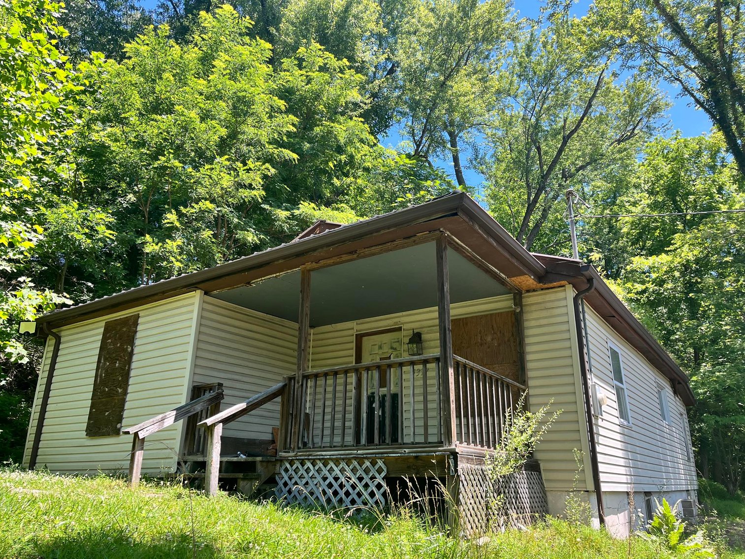 Image for SOLD $33,550 - 3 Bedroom Project Home with Apartment on 1.5 Acres in Ashland