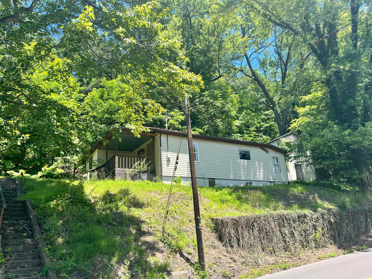 Image for SOLD $33,550 - 3 Bedroom Project Home with Apartment on 1.5 Acres in Ashland