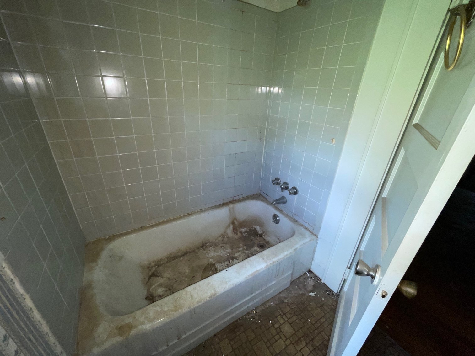 Image for SOLD $22,000 - 3 Bedroom Project Home in Charleston Selling to the Highest Bidder