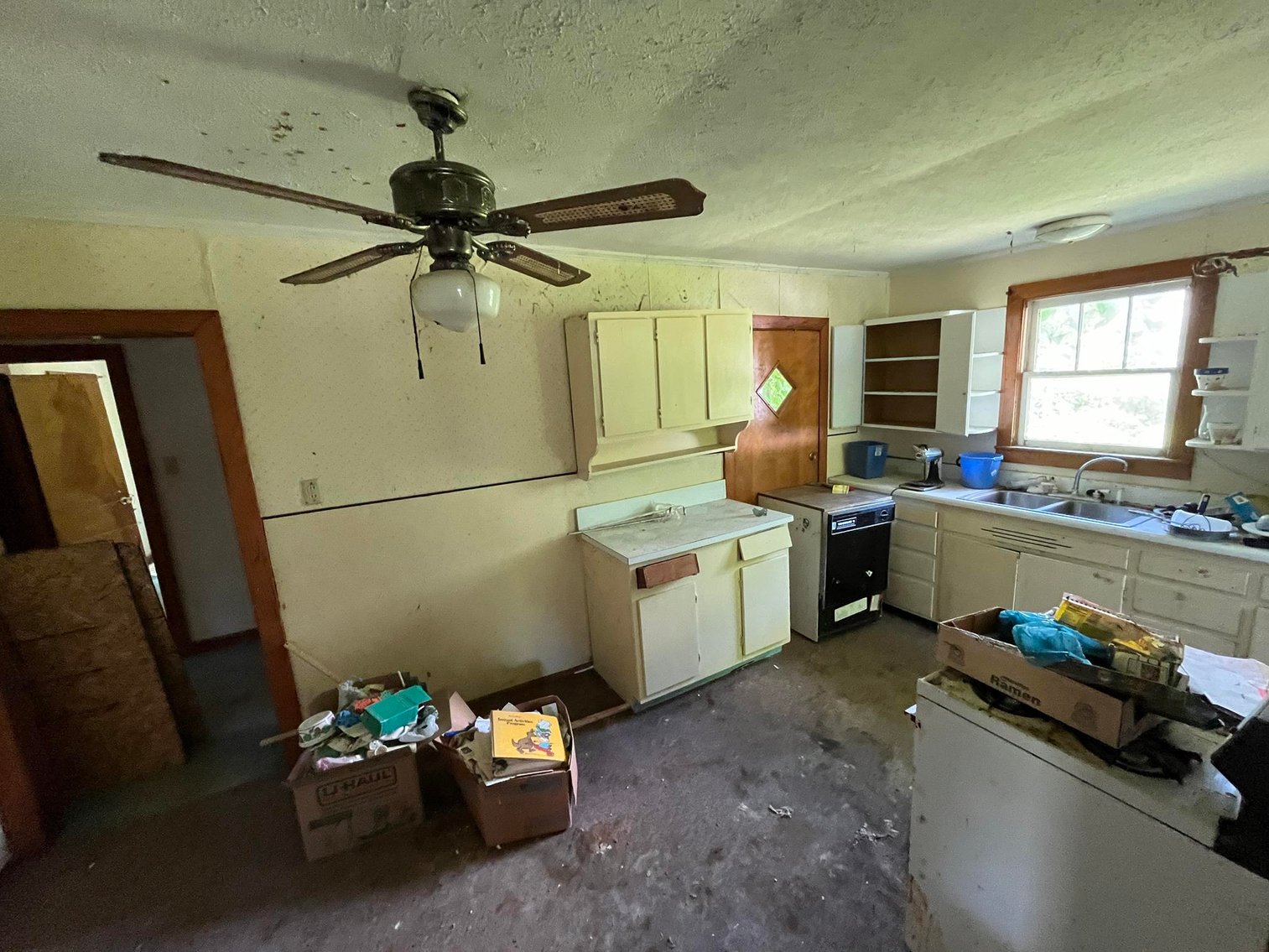 Image for SOLD $39,600 - 3 Bedroom Project Home on Half an Acre with Garage