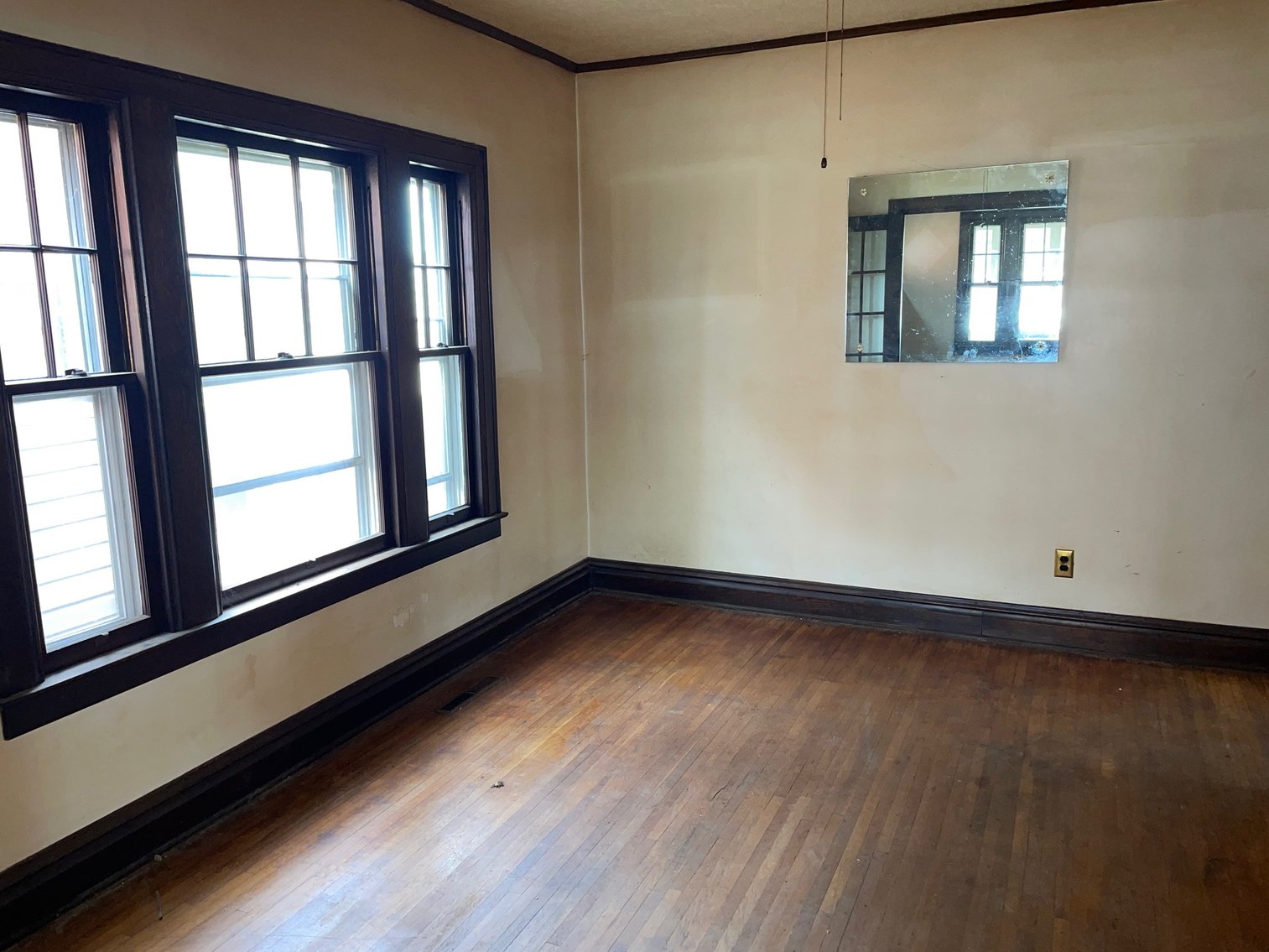 Image for SOLD $42,900 - 2 Bedroom Brick Cape Cod in Huntington