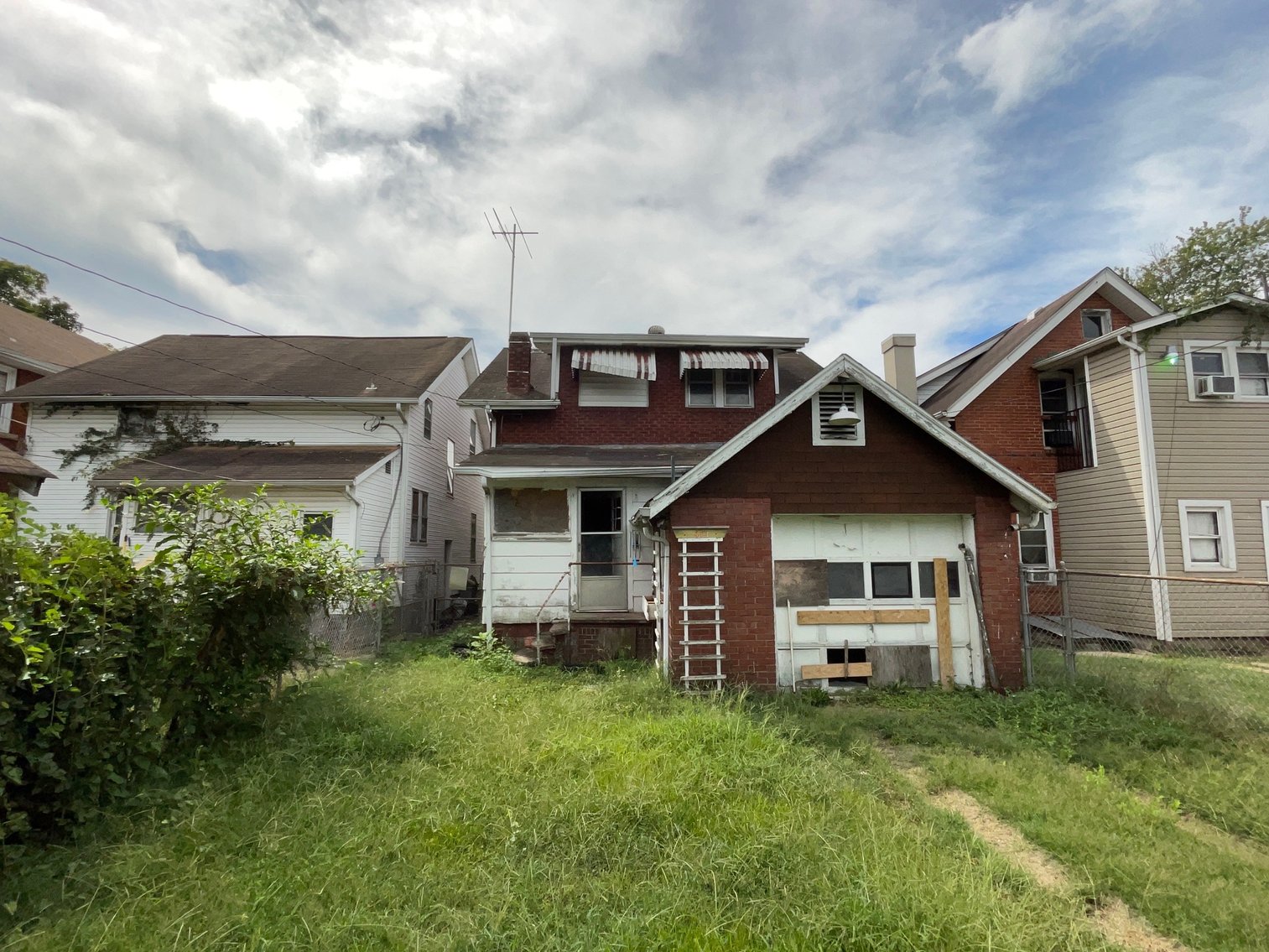 Image for SOLD $42,900 - 2 Bedroom Brick Cape Cod in Huntington