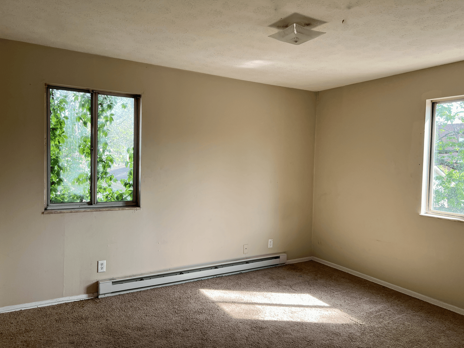 Image for 16-Unit Apartment Building with Great Potential in Huntington