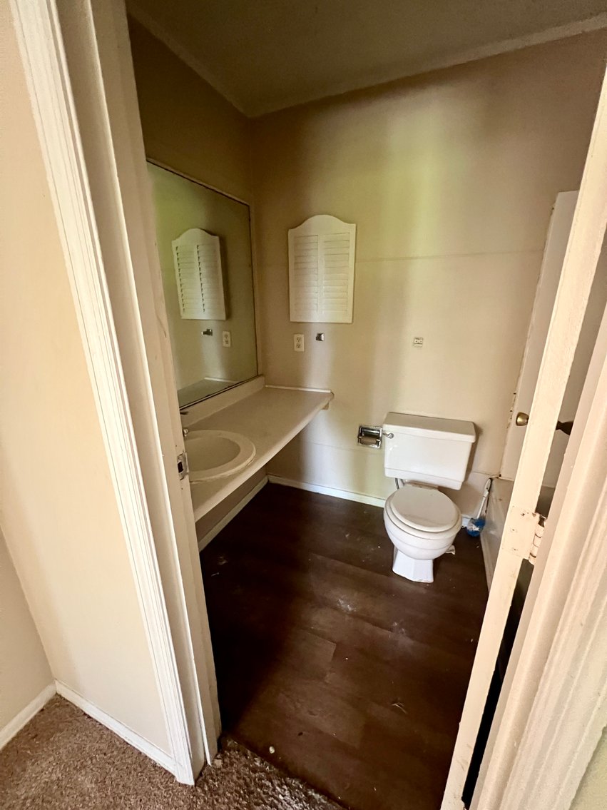 Image for 16-Unit Apartment Building with Great Potential in Huntington