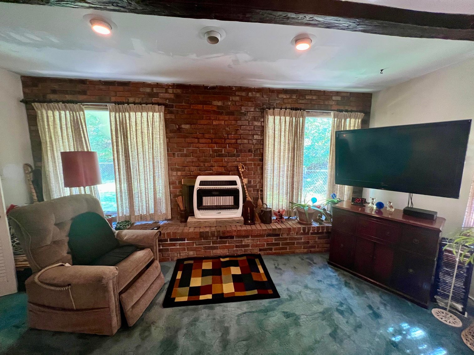 Image for SOLD $162,250 - Classic Brick 5 Bedroom on 2 ½ Acres in Huntington