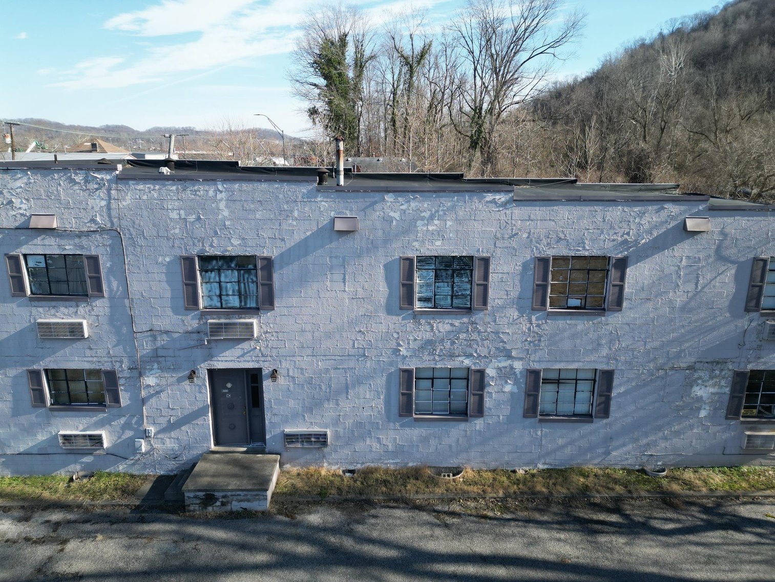 Image for SOLD $82,500 - 10-Unit St. Albans Apartment Building Selling to the Highest Bidder