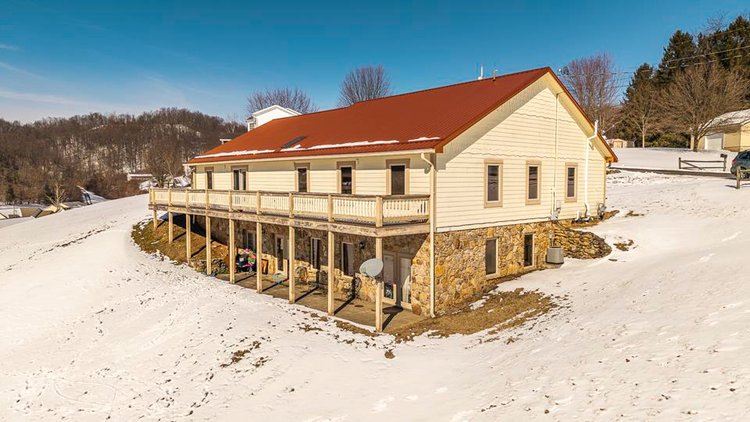 Image for Beautiful Custom 4 Bedroom on 1.5 Acres in Buckhannon