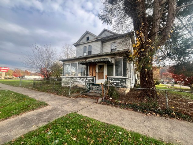 Image for 4 Bedroom in Huntington Selling to the Highest Bidder