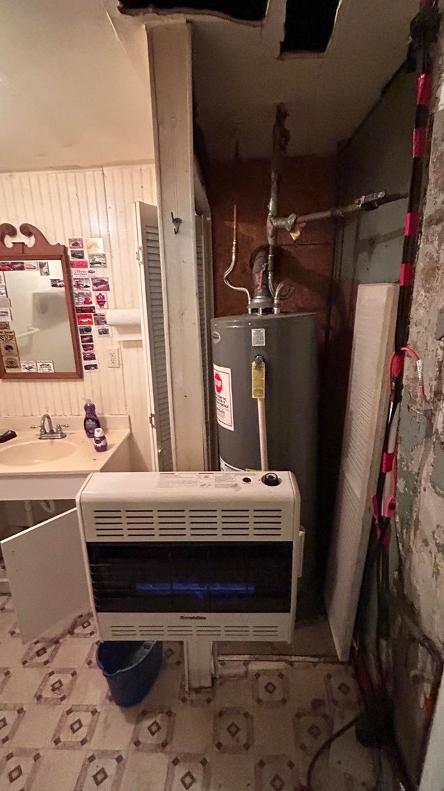 Image for Commercial Building with Garage Bays & Apartment Selling to the Highest Bidder