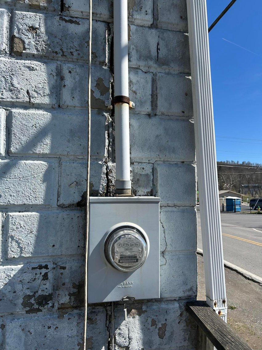 Image for Commercial Building with Garage Bays & Apartment Selling to the Highest Bidder