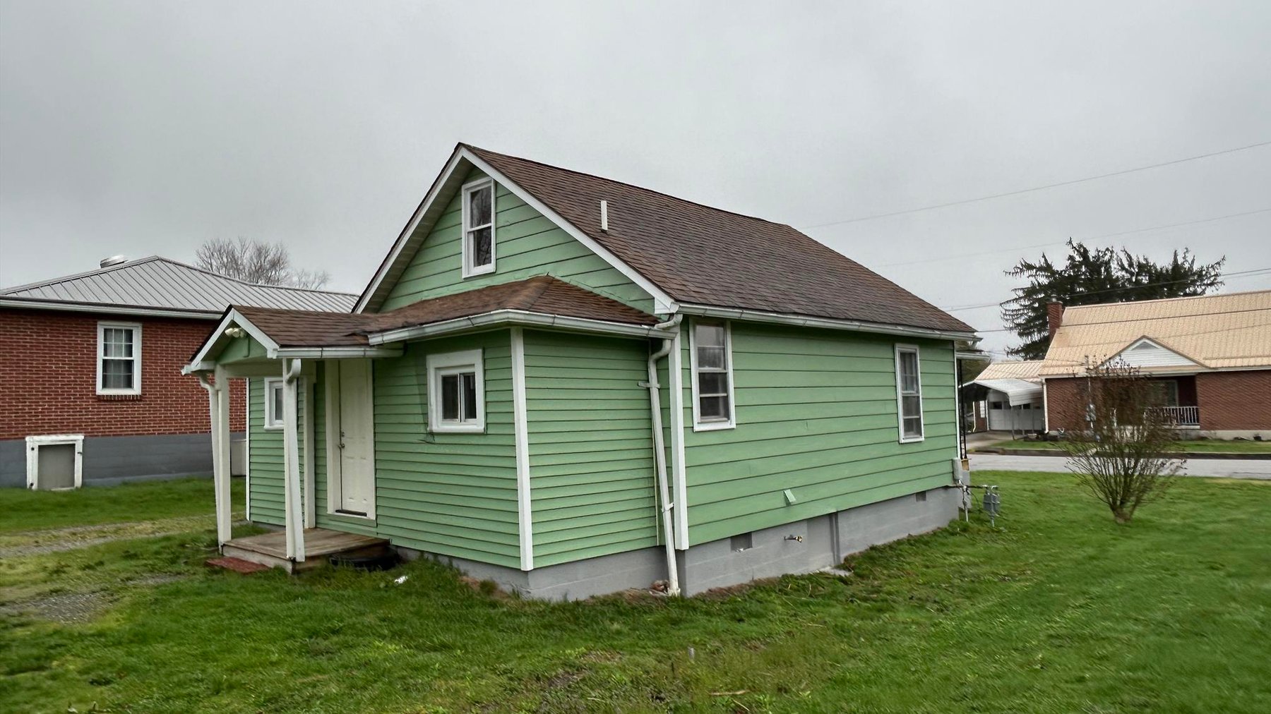 Image for Inviting Elkins Home with a Large Garage