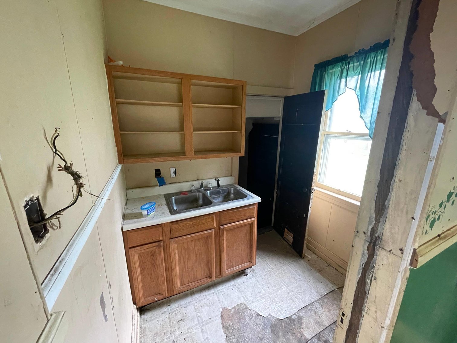 Image for SOLD $22,330 - 3 Bedroom Brick Home in Parkersburg