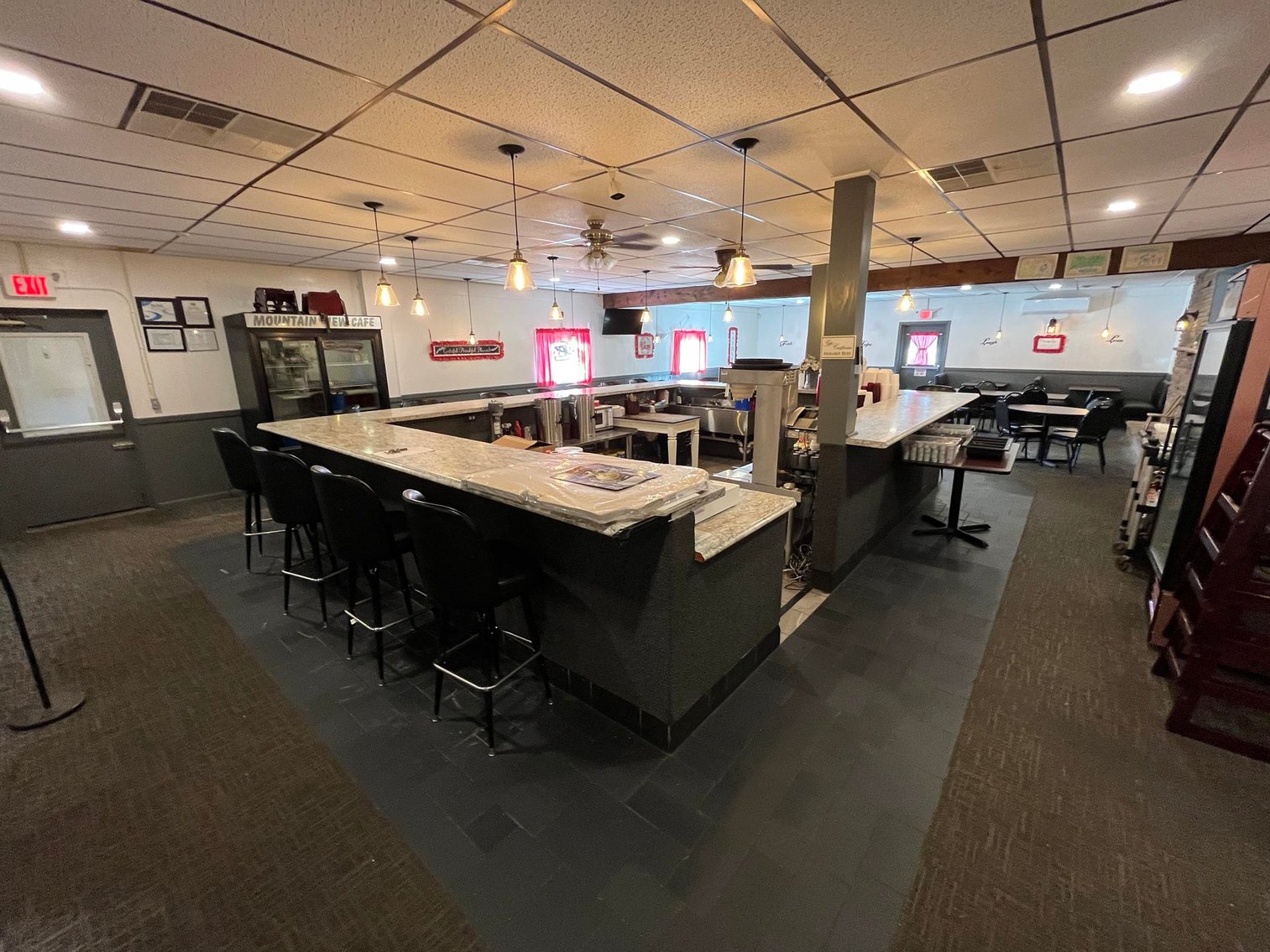 Image for SOLD $374, 000 - Turn-Key Restaurant in a High Traffic Area